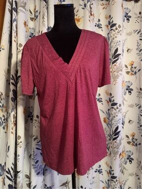 Women's V-Neck Short Sleeve Top - Raspberry Agnes Urban Size Large NWT B17